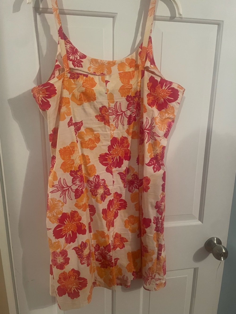 Dresses - Picture 2 of 3
